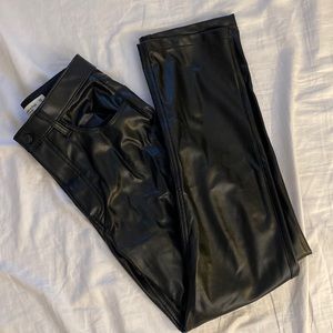 Abercrombie & Fitch ‘90s Straight Ultra High Rise Vegan Leather Pant | Size 26/S